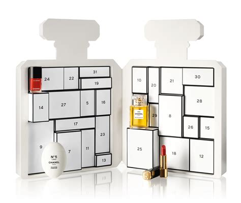 calendario avvento chanel 2021|2021 Chanel No5 Advent Calendar: 27 Boxes Filled With .